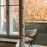 Apartment Urbanes Design-apartment Fuer Grosse Gruppen Mit 2 Balkonen *