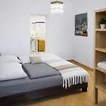 Apartment Urbanes Design-apartment Fuer Grosse Gruppen Mit 2 Balkonen *