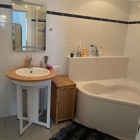 Spacious Urban Flat L Keybox Apartment