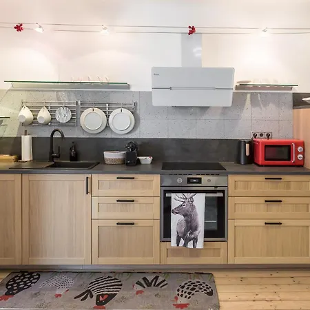 Urbanes Design-apartment Fuer Grosse Gruppen Mit 2 Balkonen דירה *