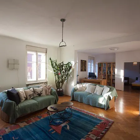 Grosses Urbanes Design-apartment Mit 2 Balkonen Lejlighed