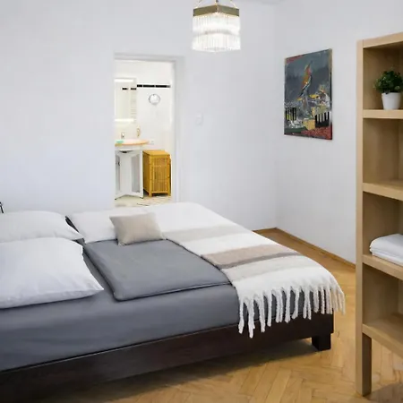 Lejlighed Grosses Urbanes Design-apartment Mit 2 Balkonen *