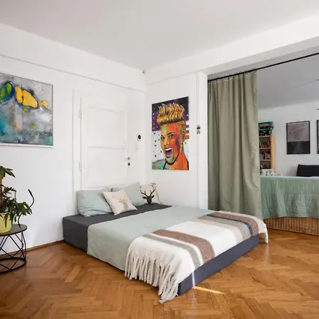 Urbanes Design-Apartment für große Gruppen mit 2 Balkonen Graz