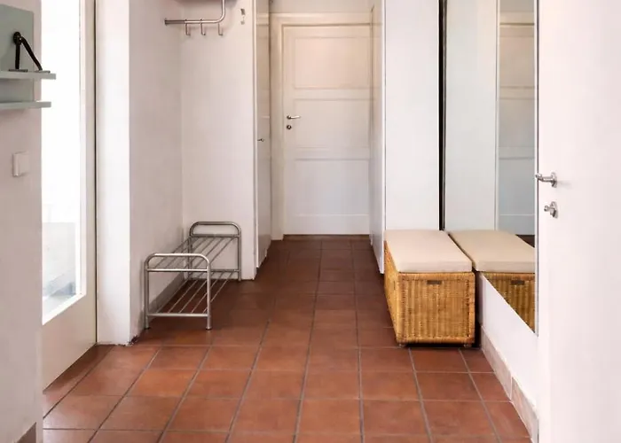 Urbanes Design-apartment Fuer Grosse Gruppen Mit 2 Balkonen Apartman *